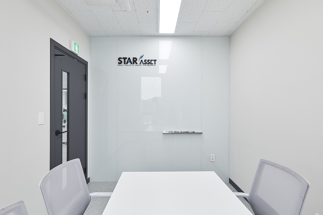 简约白调办公空间 展现极致美感-17