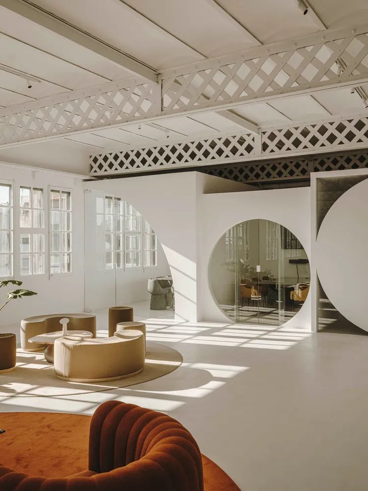 Fuego Camina Conmigo 办事处丨西班牙巴塞罗那-0