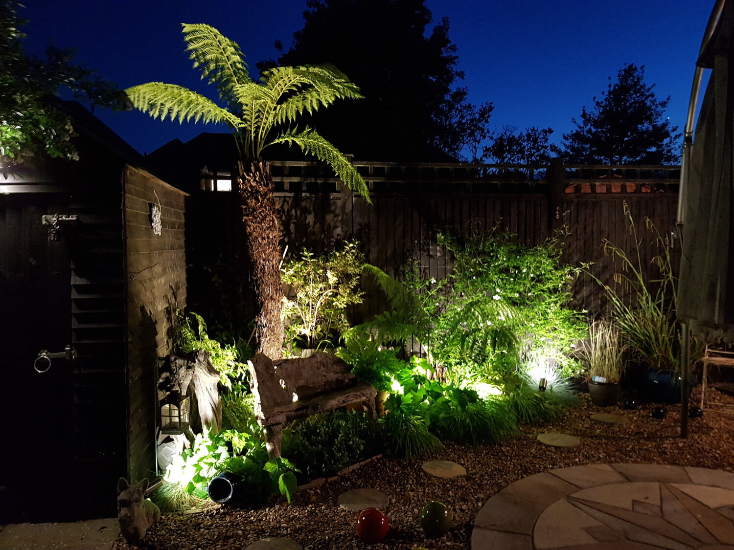 Sutton半独立式住宅分层花园设计-13