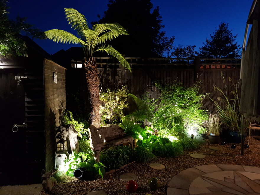 Sutton半独立式住宅分层花园设计-13