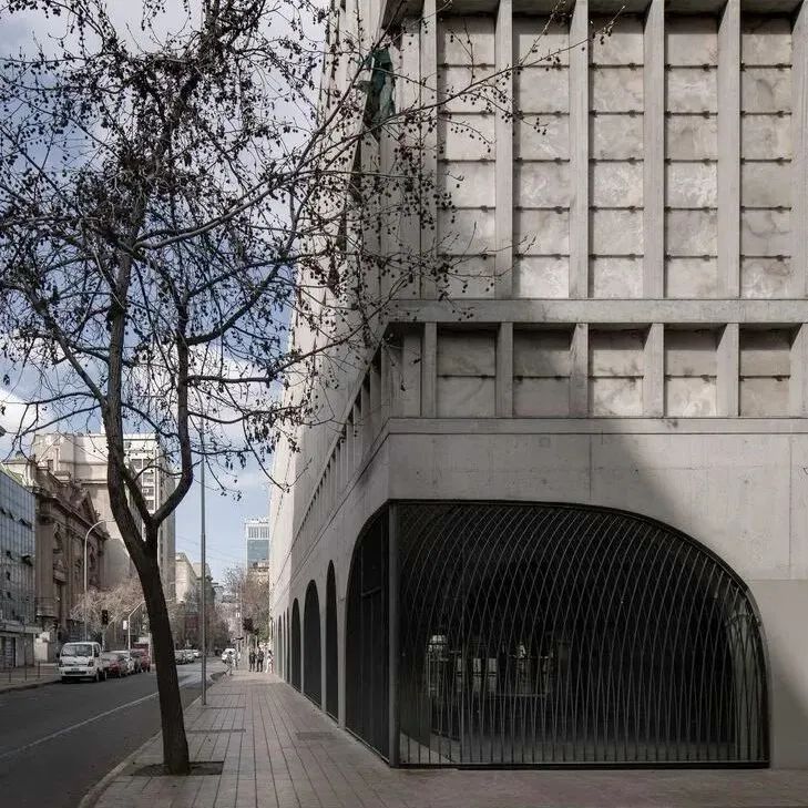 在石窟內穿越城市，聖地亞哥地鐵站Plaza de Armas Metro Station Building／Beals Lyon Arquitectos | FAM-2