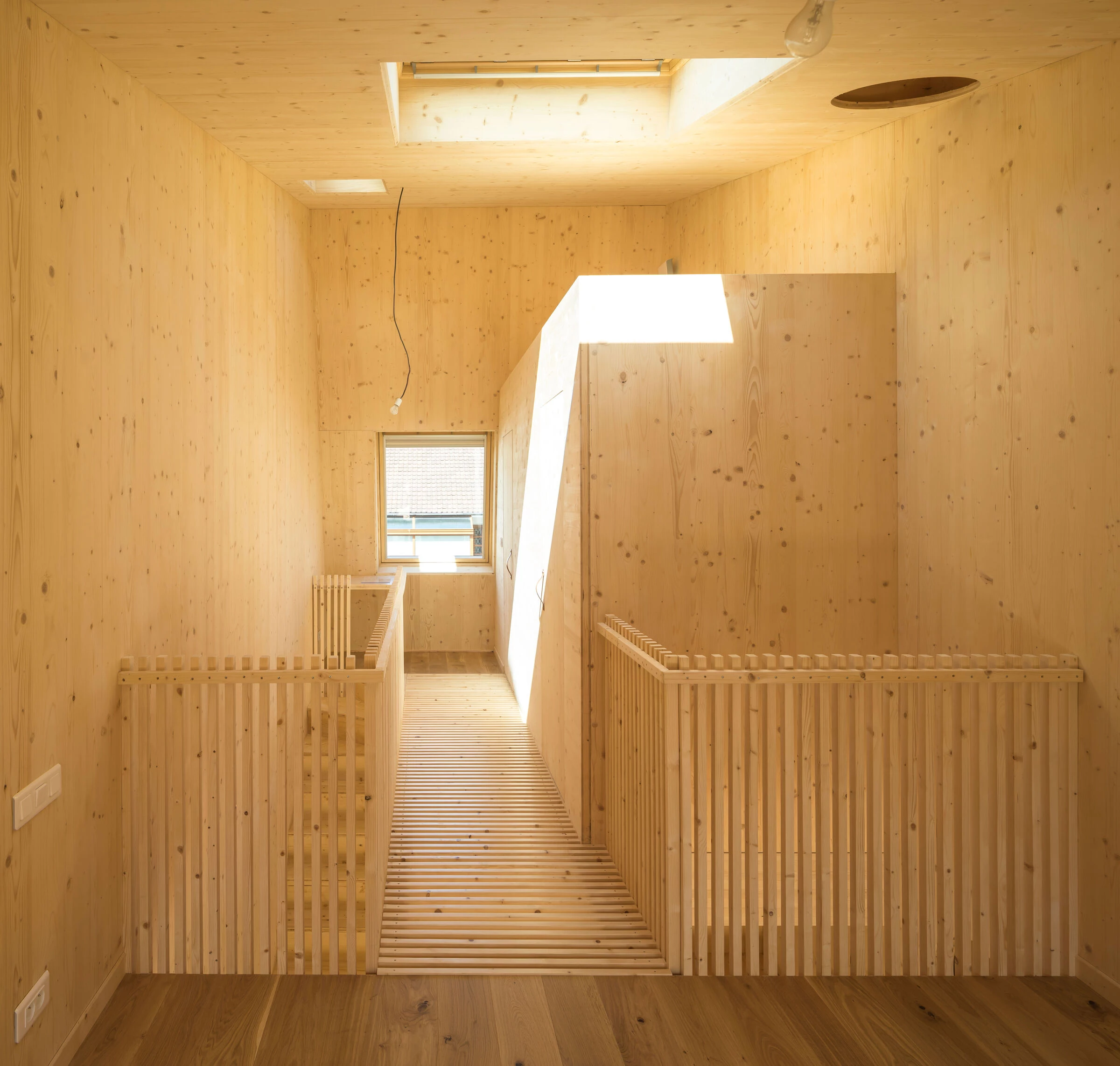 Gentilly 花园木质空中走廊住宅-24