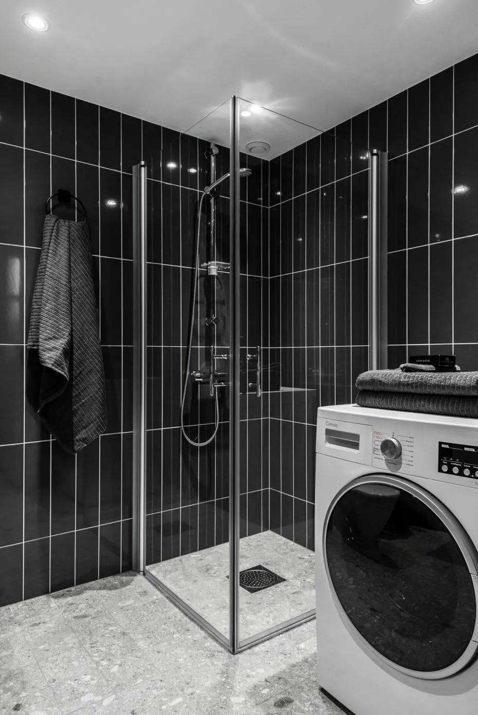 瑞典 40㎡中性风公寓，黑白灰++ 香芋紫，打造温柔独立空间-26