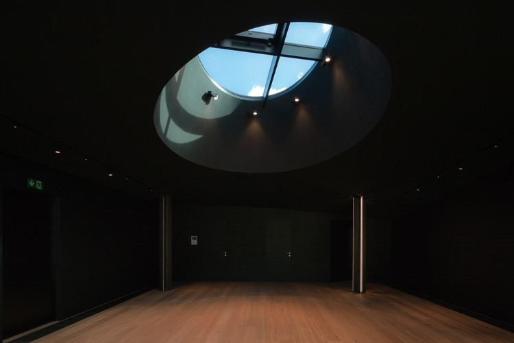 弗朗茨·克拉勒品牌南蒂罗尔地区奢侈品购物建筑设计-20