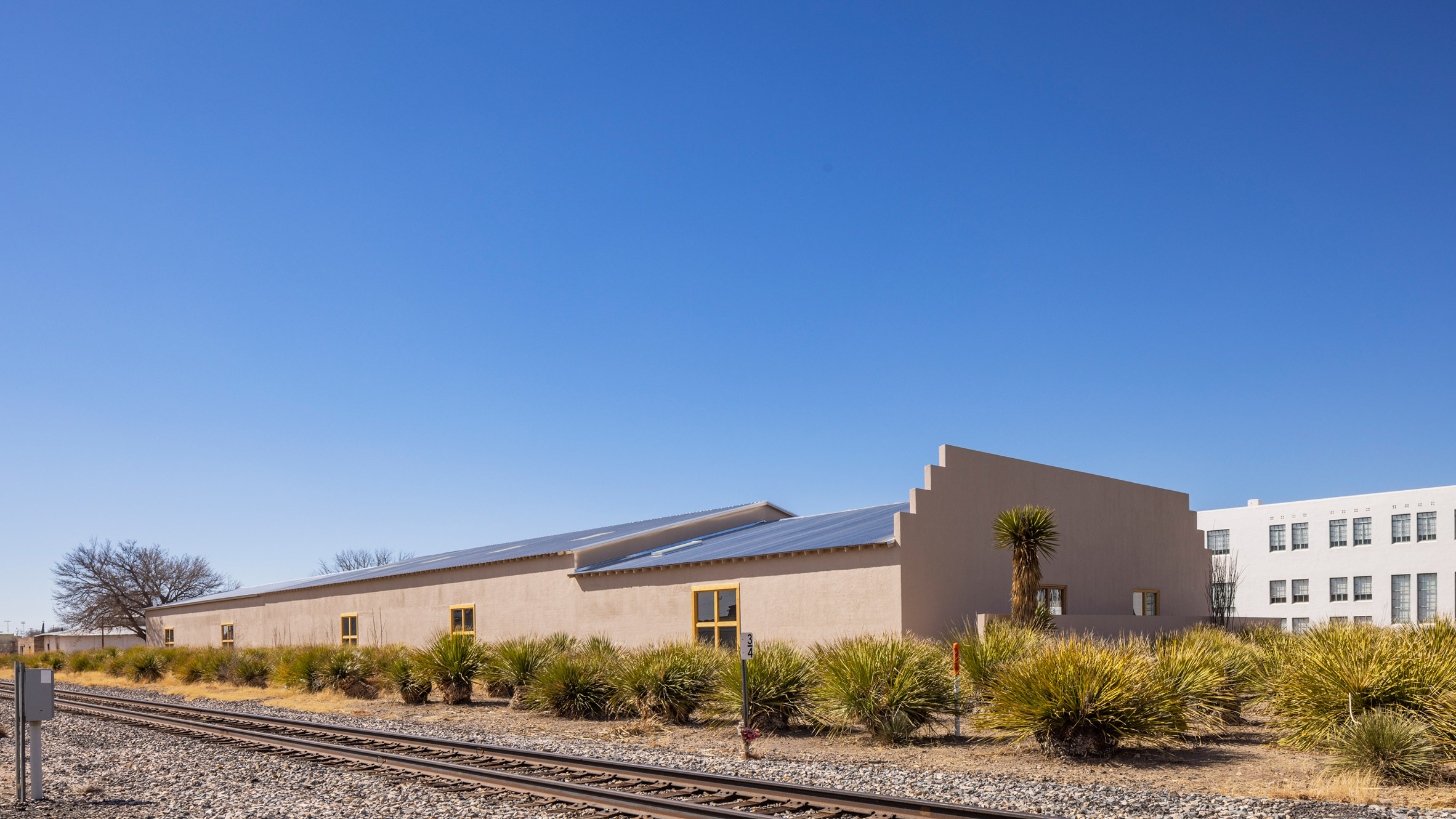 重塑经典 | Schaum/Shieh Architects 修复 Marfa 艺术画廊-0