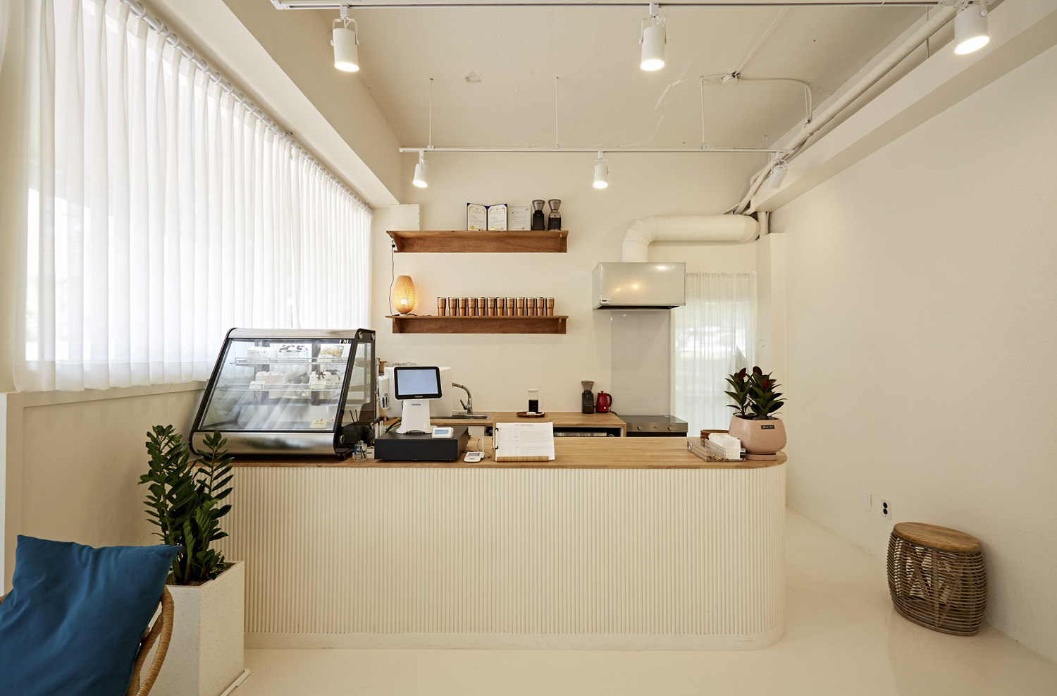 简约风 10 坪咖啡厅，打造温馨舒适空间-9