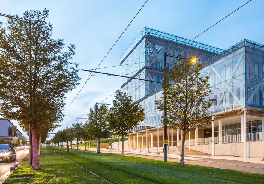 Sede de la Caisse d'Epargne Bourgogne-Franche Comté en Dijon-11