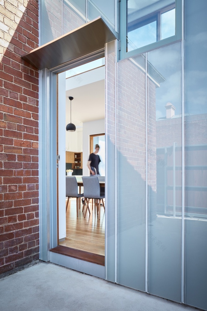 墨尔本保护区“安静建筑”的五口之家扩建-29