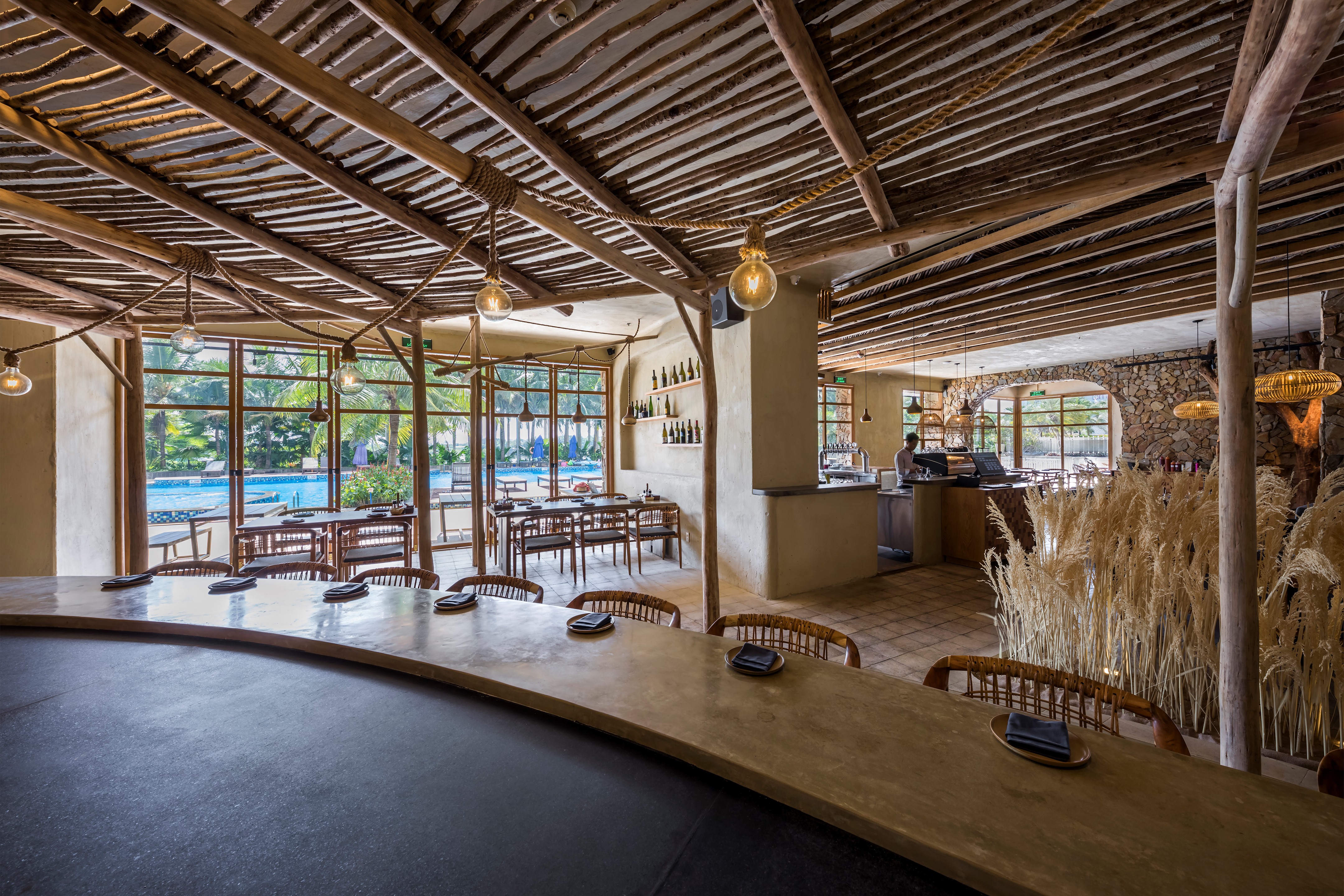 越南"Pizza 4P's"餐厅设计 · 海边别墅中的自然优雅-38