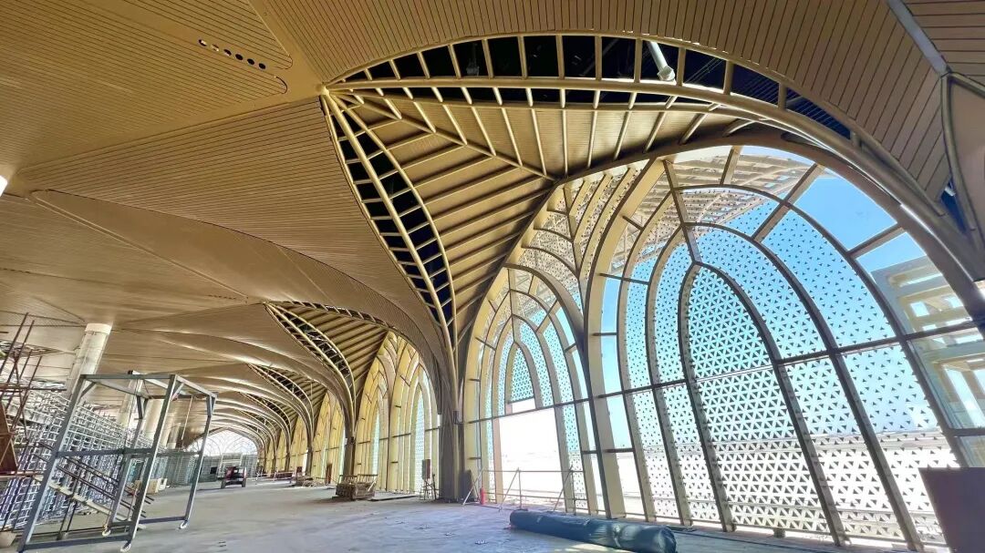 伊拉克纳西里耶国际机场主航站楼幕墙施工进入新节点-62