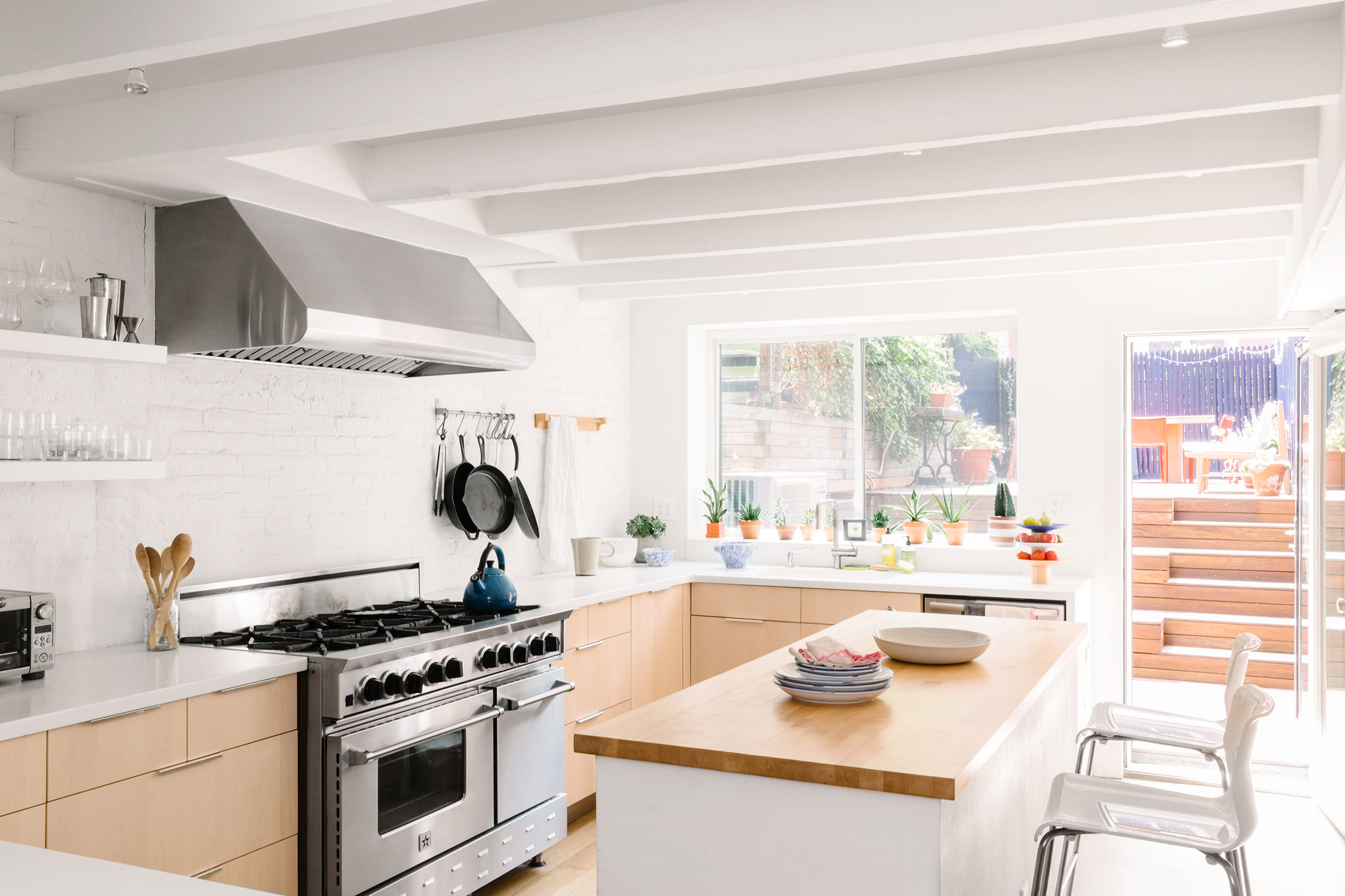 GRT Architects creates fluted glass stairwell for skinny Brooklyn townhouse | Dezeen-15