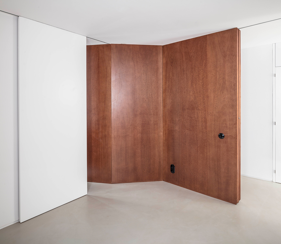 巴塞罗那“Loft not Loft”翻新 | 曲线家具打造灵动空间-14