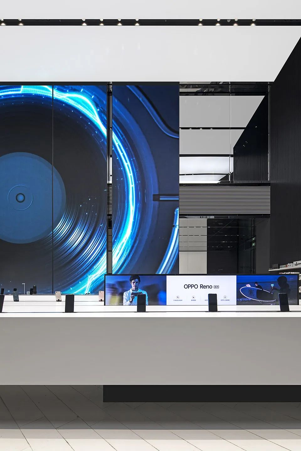 【499期】OPPO最新北京超级旗舰店设计，6块超级大屏创造独特视角-29