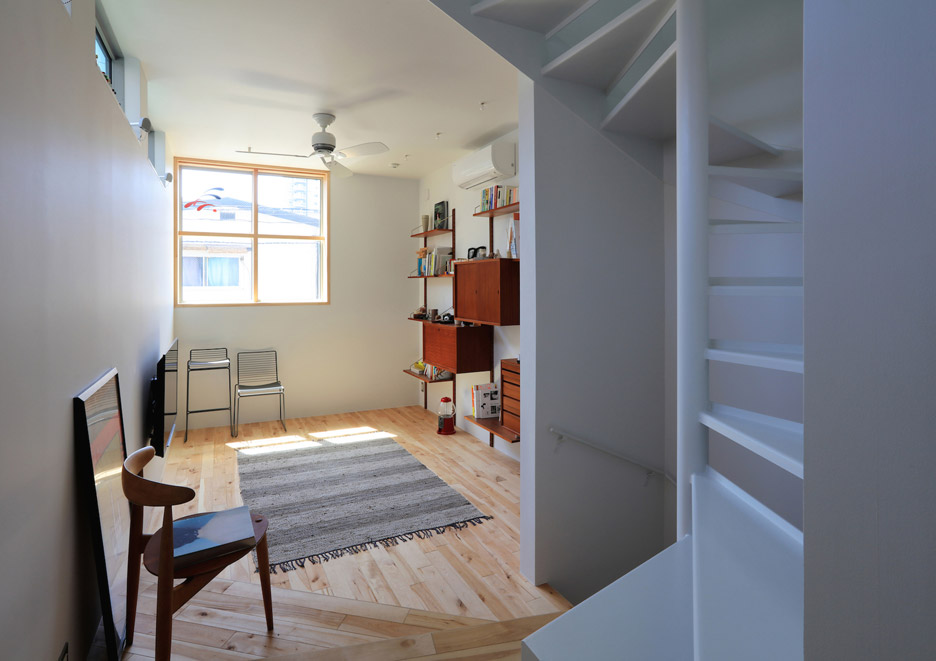 错层手法为四米宽的东京住宅增添无限魅力-1