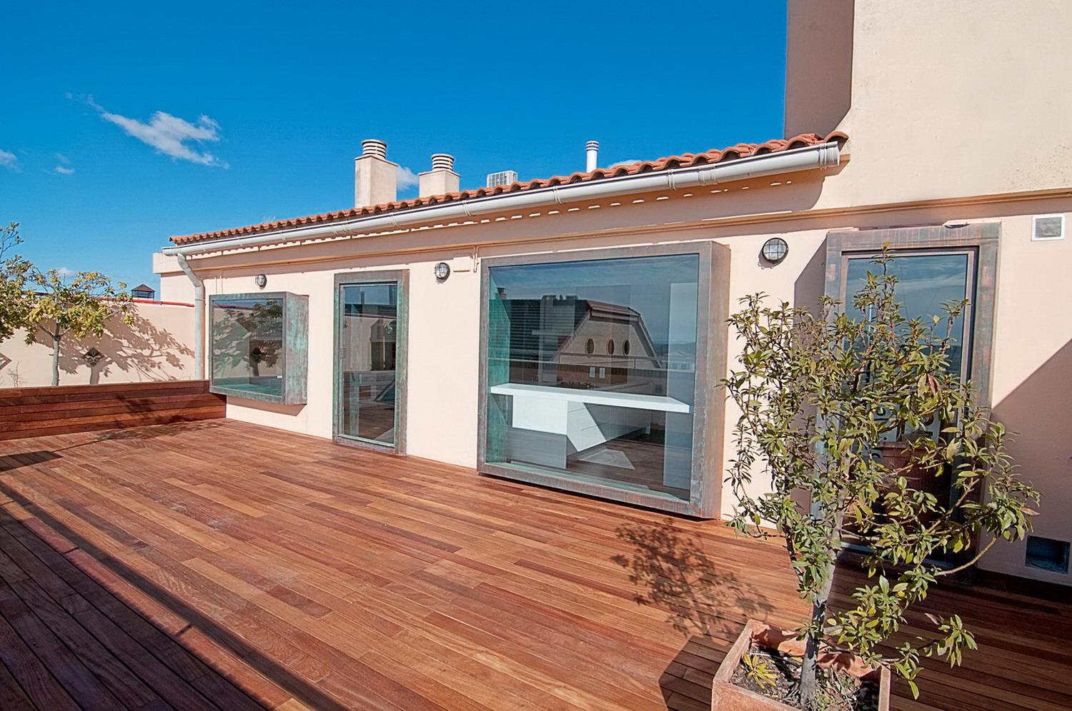 西班牙瓦伦西亚木制阁楼——活力橙色点亮生活空间-20