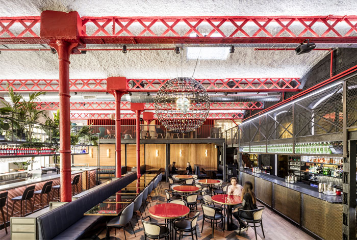 巴塞罗那EL MAMA复古艺术风格餐厅设计-10