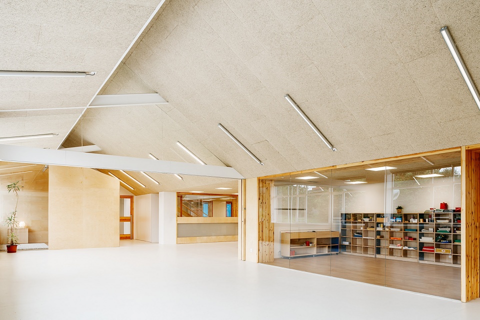 灵活多变的空间魔法,西班牙幼儿园蜕变重生-31