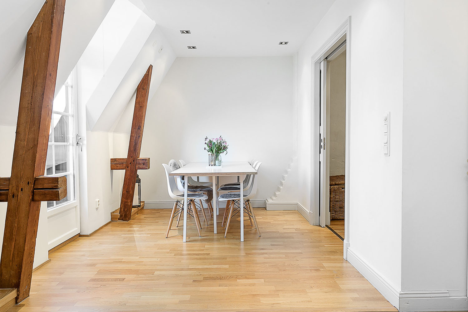 白色梦幻88平两居室公寓设计-8