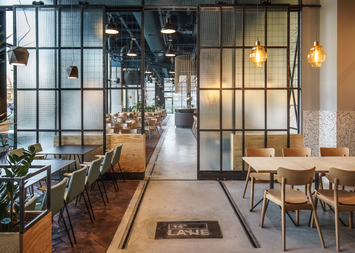 Bucharest 电车餐厅 · Yellow Office 的工业风设计-15