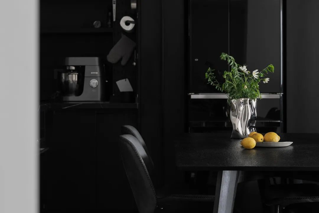 极简黑白灰空间丨姚轻轻-40