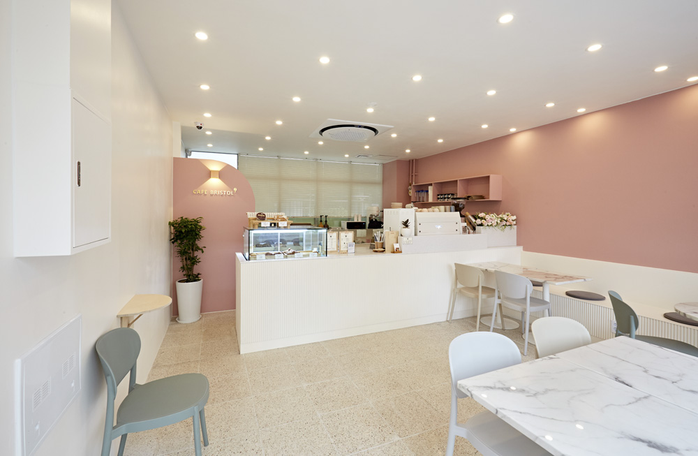 粉色点睛，十平米咖啡小店萌趣空间-3