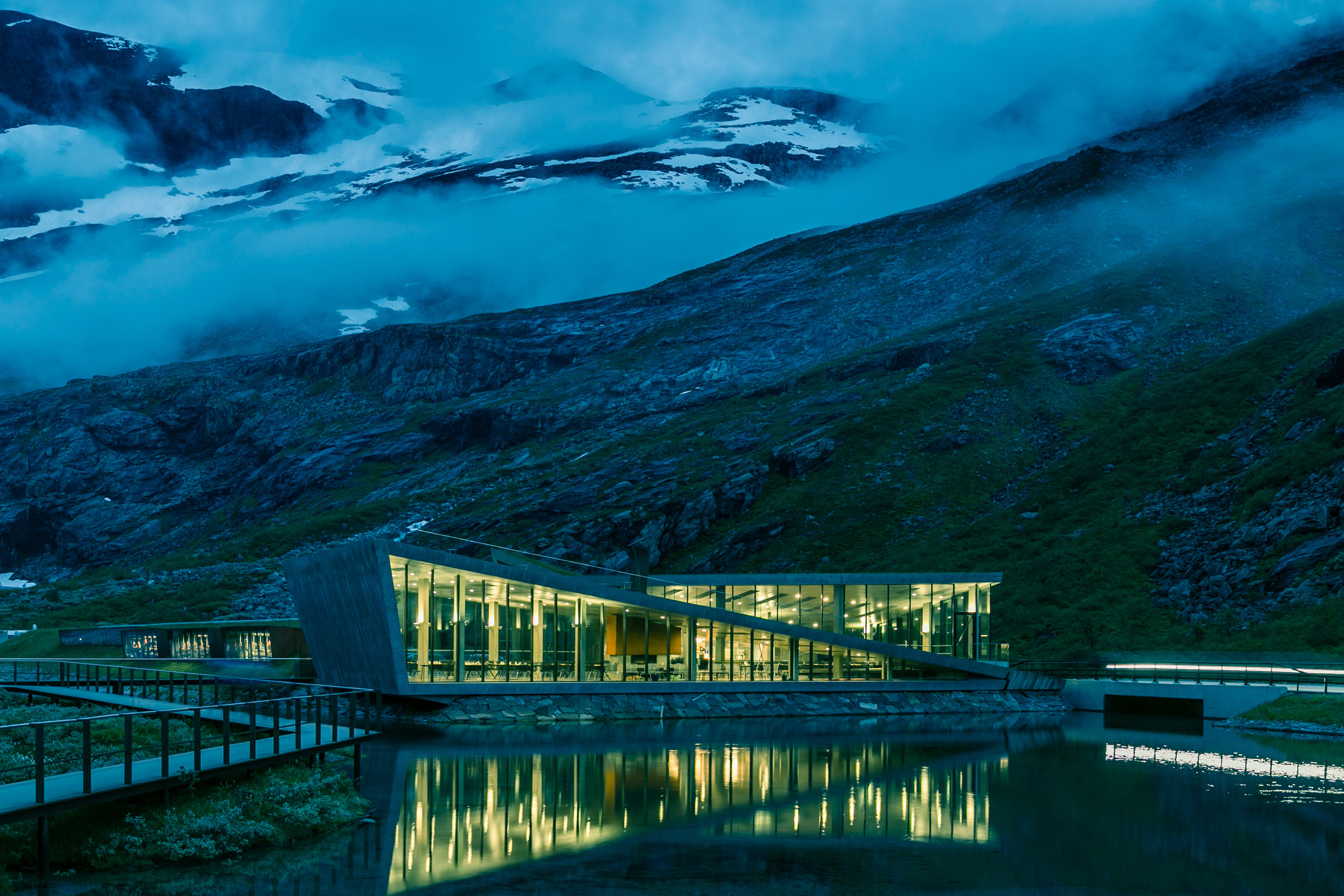 Timelapse movie captures Trollstigen Visitor Centre in Norwegian mountains-16