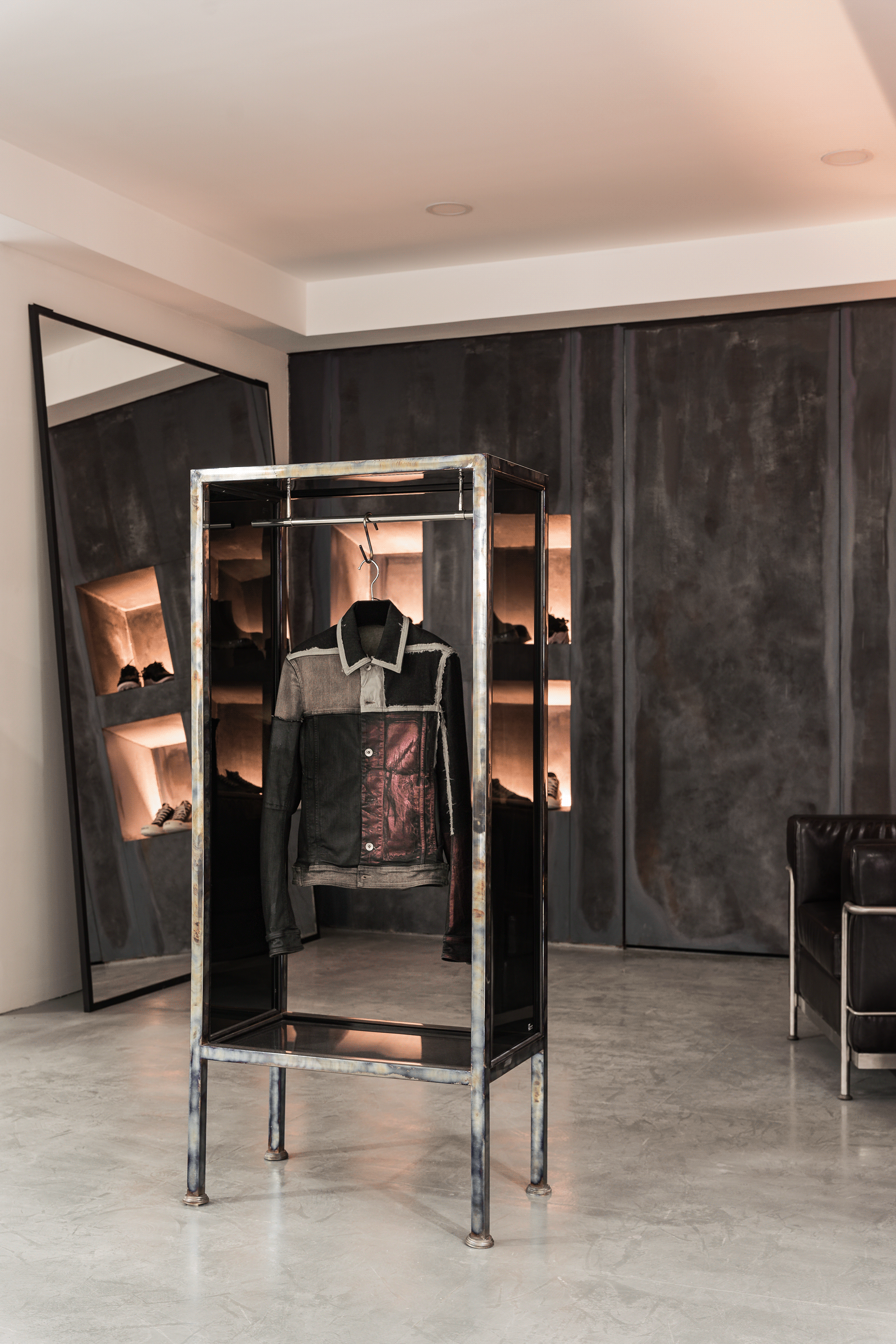 黑暗画廊丨越南河内丨Naki Wood Studio-13