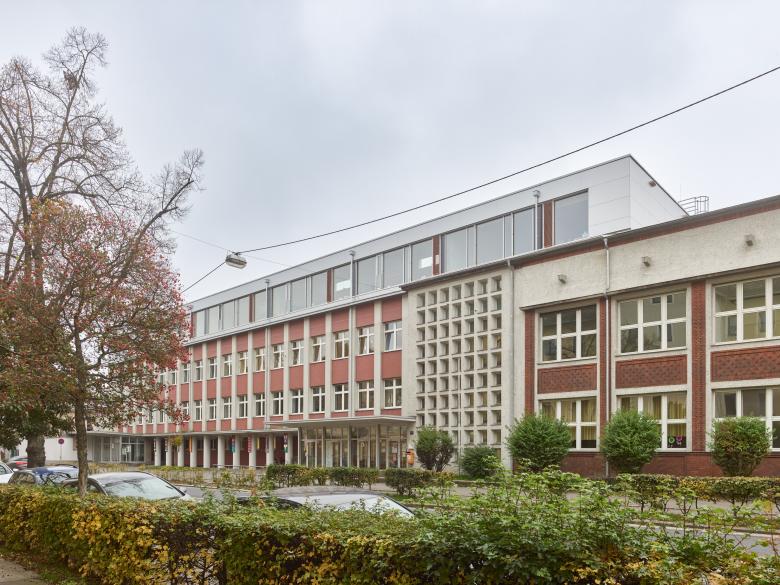 Dorfhalleschule Linz 学校扩建丨奥地利-9