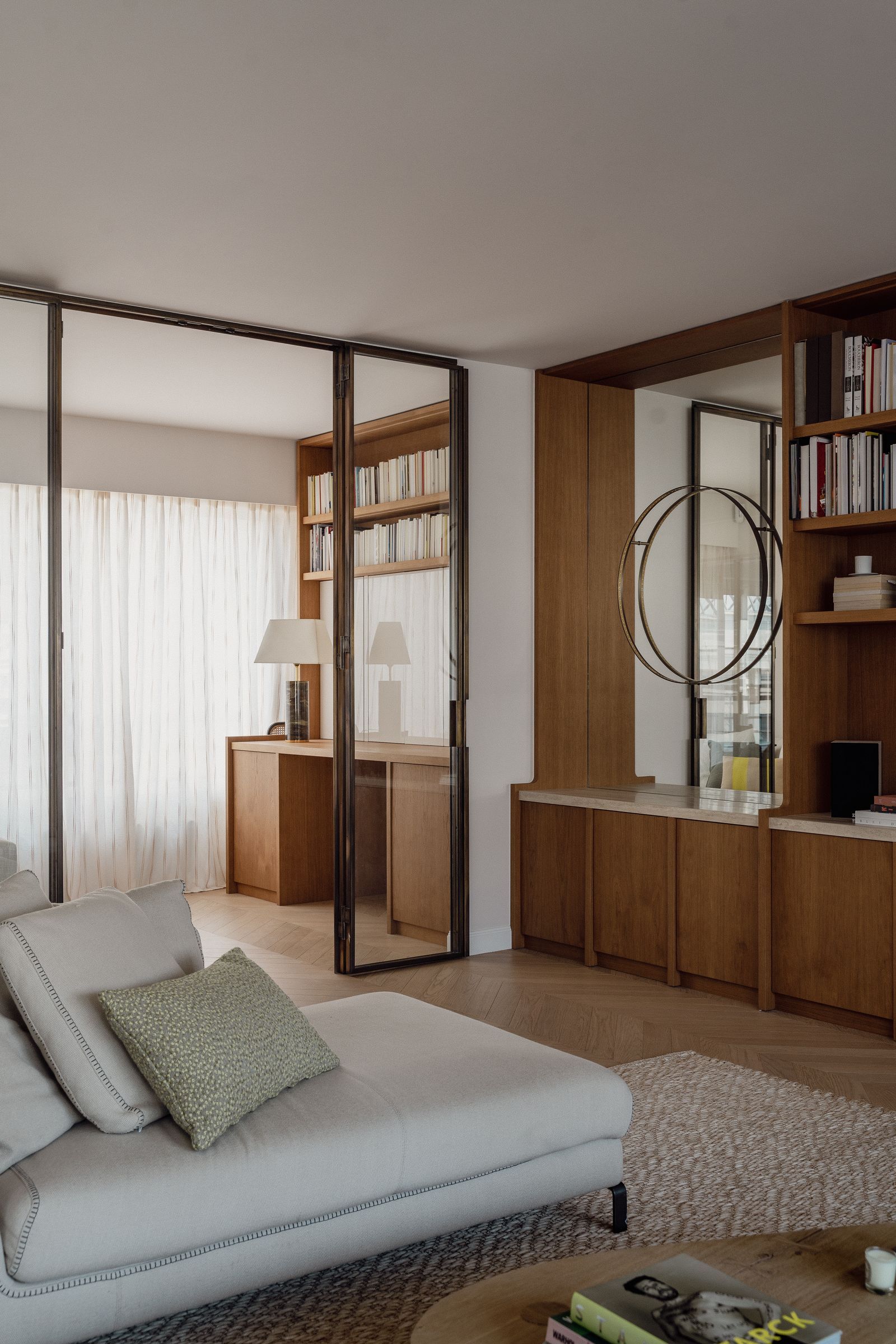 Pariser Chic:带埃菲尔铁塔景观的家庭公寓丨法国巴黎丨Lauranne Elise Schmitt,Alicia Luxem-46