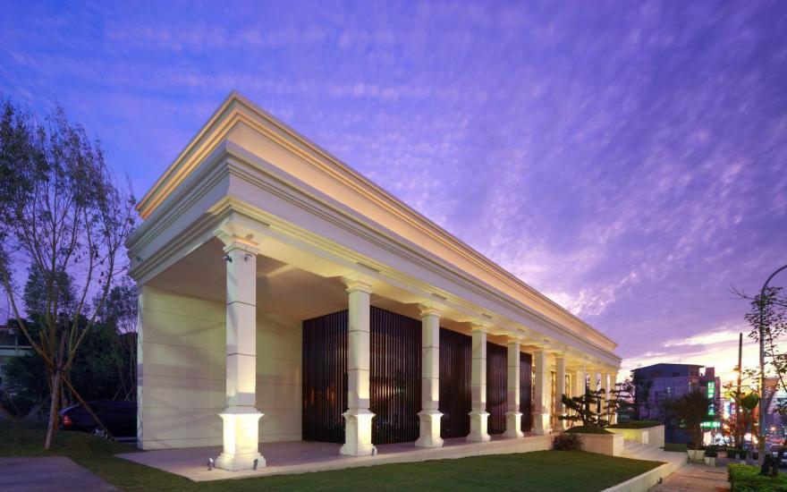 李铭峰打造简约线条大宅 古典气韵与自然光线辉映-0