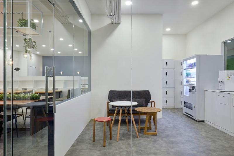 首尔 50 平极简咖啡厅，打造温馨交流空间-7