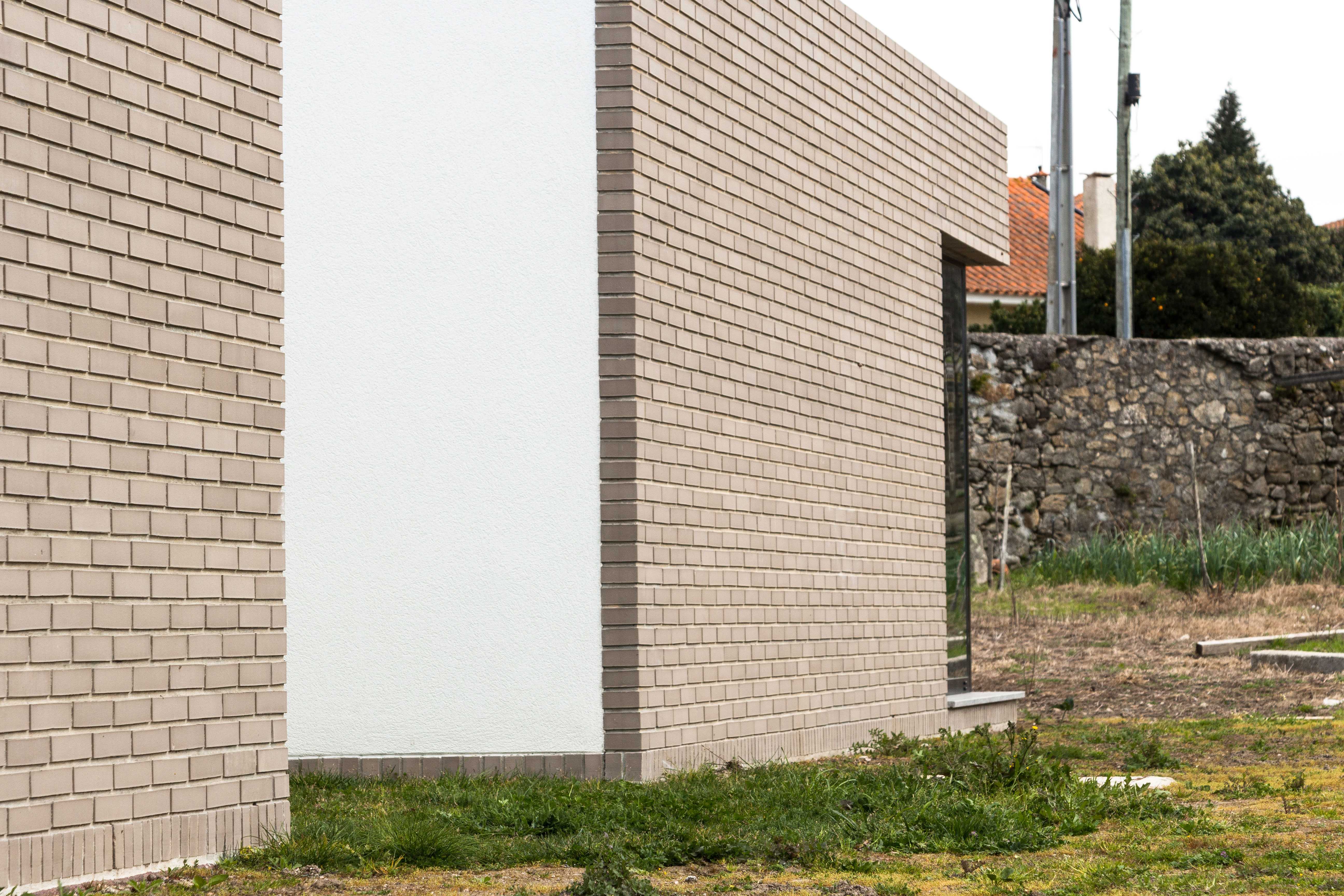 开放露台之居,和谐融入传统环境-6