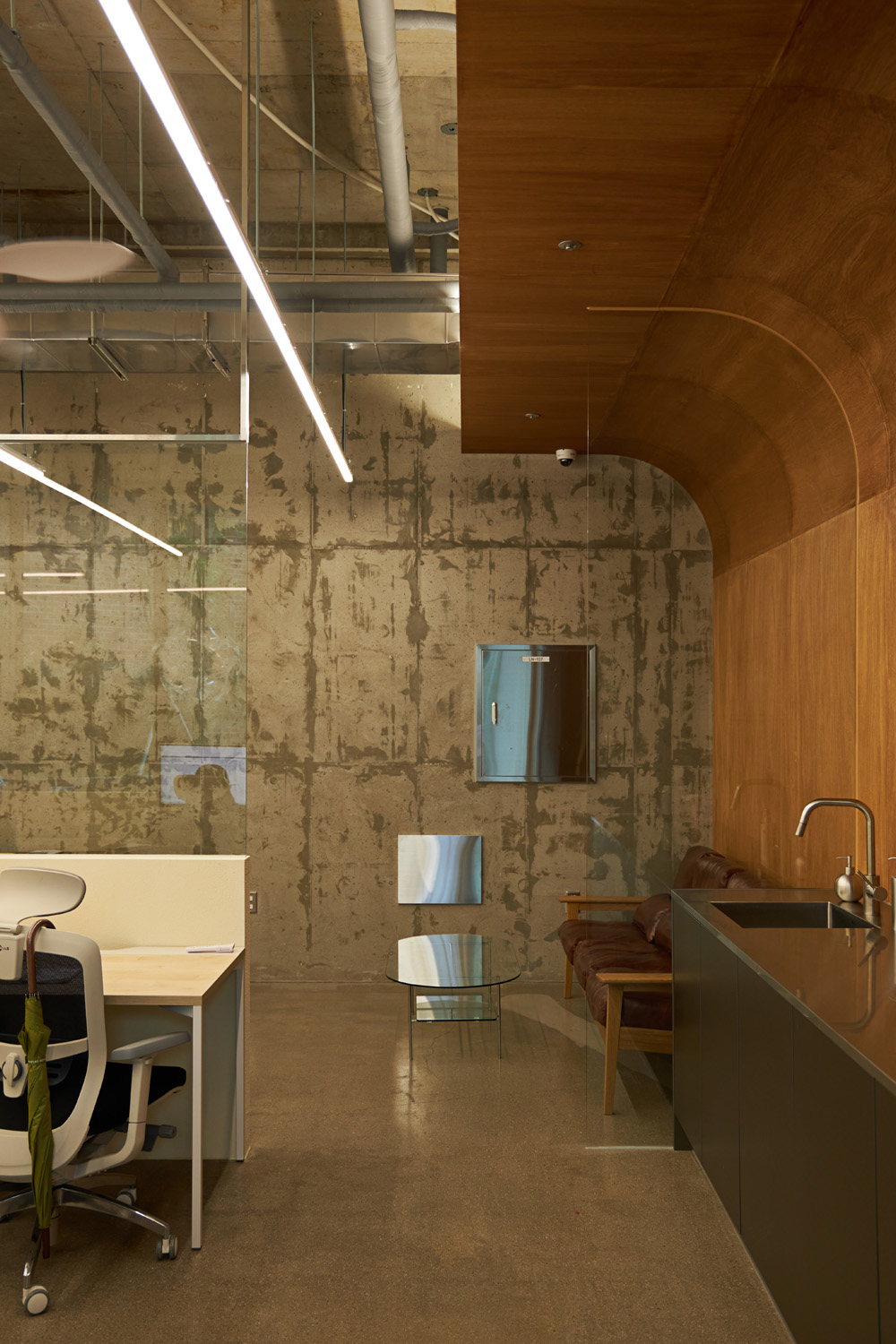 白色&木质，打造 17 平米办公室的极简氛围-8