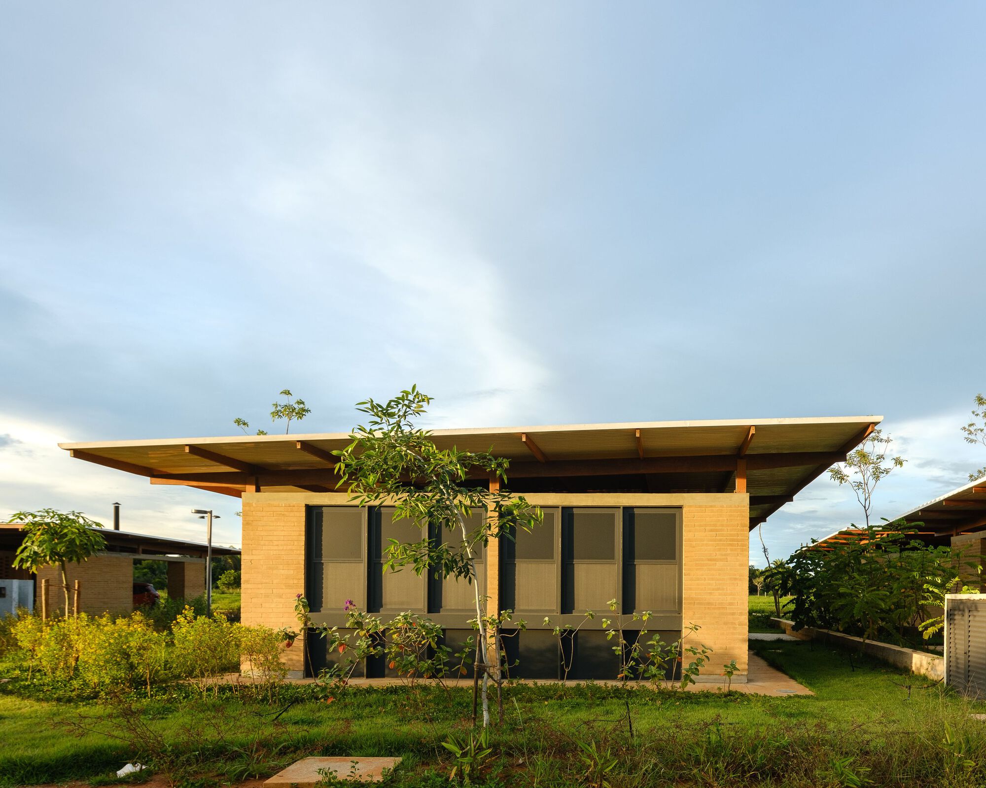 Fazenda Canuanã School Staff Village / Rosenbaum + Terra e Tuma Arquitetos Associados-37