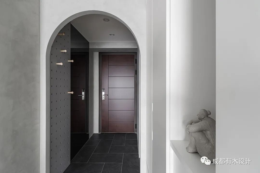 黑白灰现代极简亲子宅丨早见-11