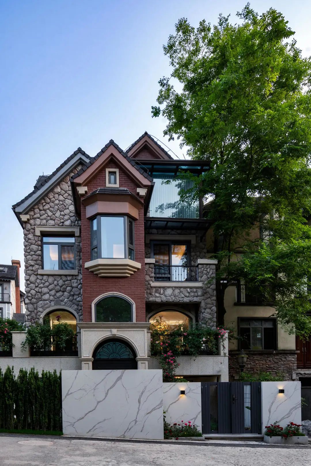 自然之境 · 夏天设计师打造 580㎡优雅别墅-3