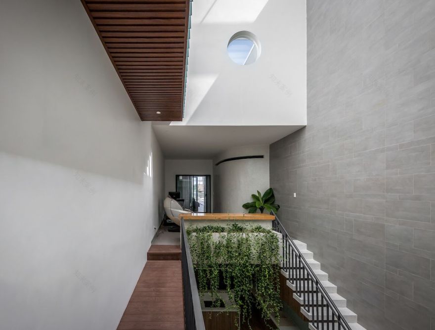 绿色桥梁连接多世代家庭-29