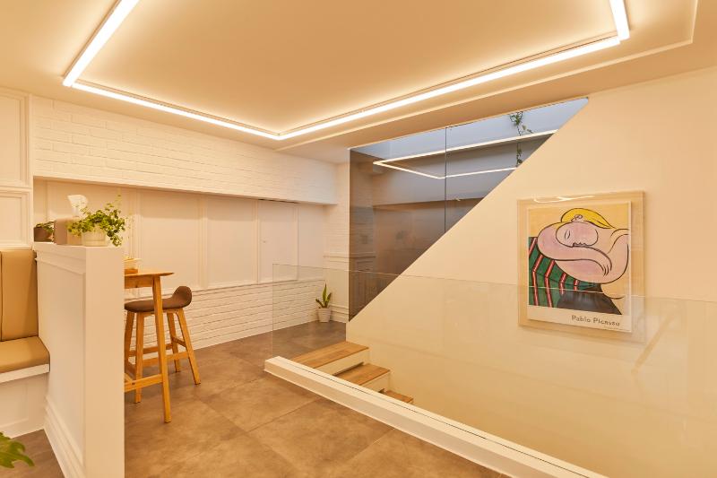 26 平米温馨美容室设计，明亮灯光照亮温馨空间-10