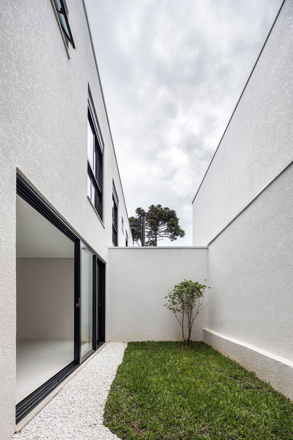 巴西 Curitiba 联排别墅设计丨Nommo Arquitetos-23