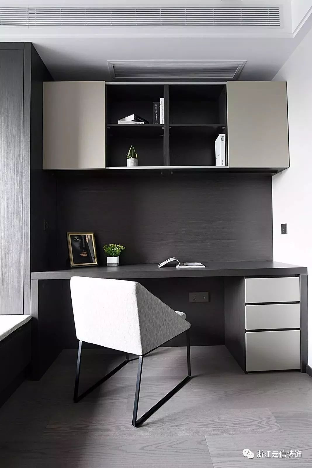 极简黑白灰,打造温馨高级住宅-79