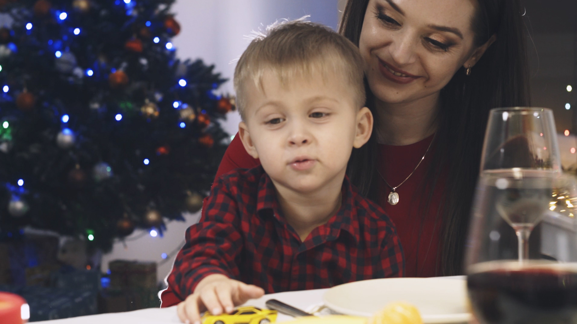 Dnipro M公司圣诞广告视频丨Rostyslav Okhten,Ivan Zastavetsky等-6