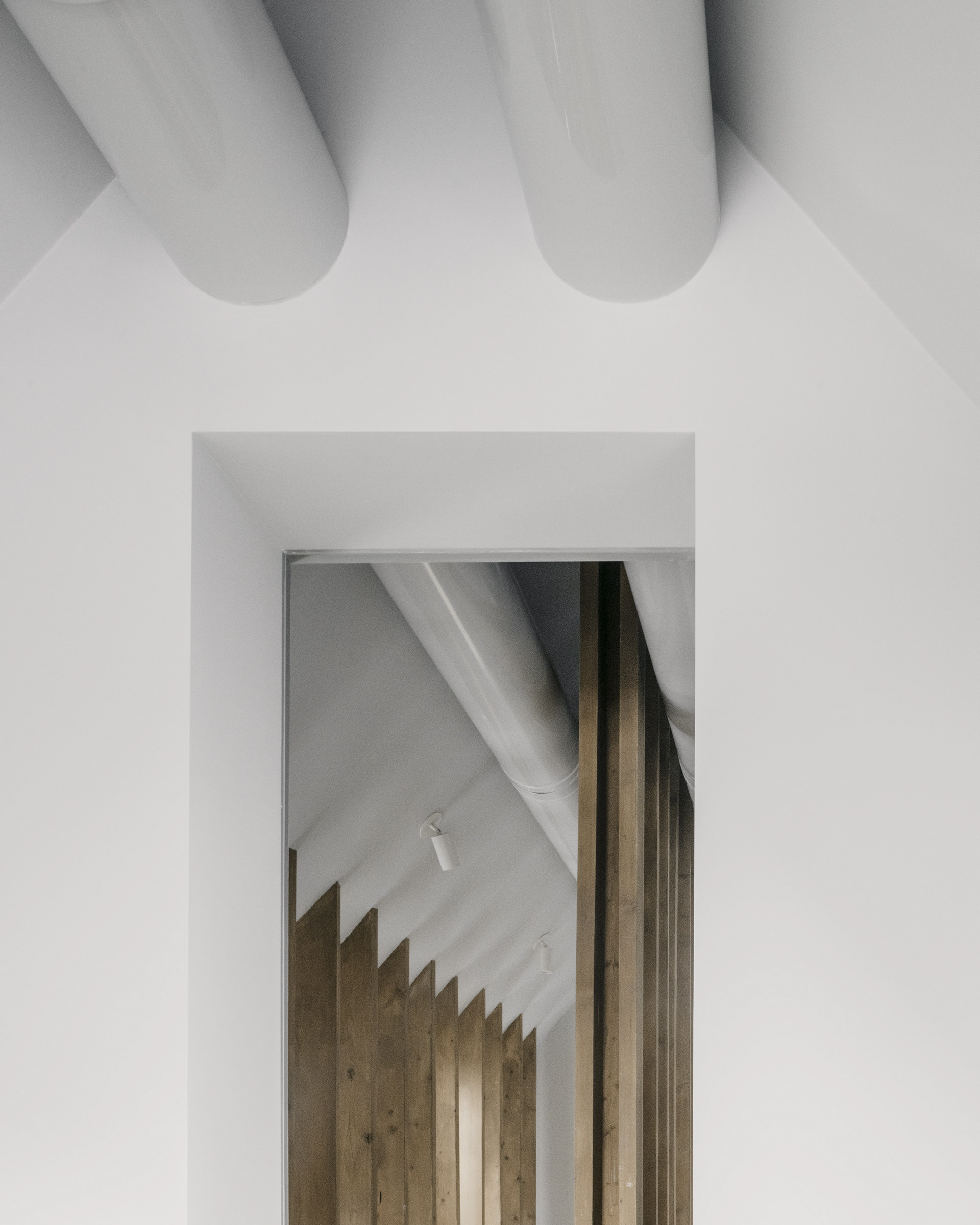 托架屋；支架屋（注：bracket有托架；支架等意思，这里结合具体语境可能会有更合适的表达，如果Bracket House是特定名称，可保持原样或根据其背景赋予更准确称呼 ） -32