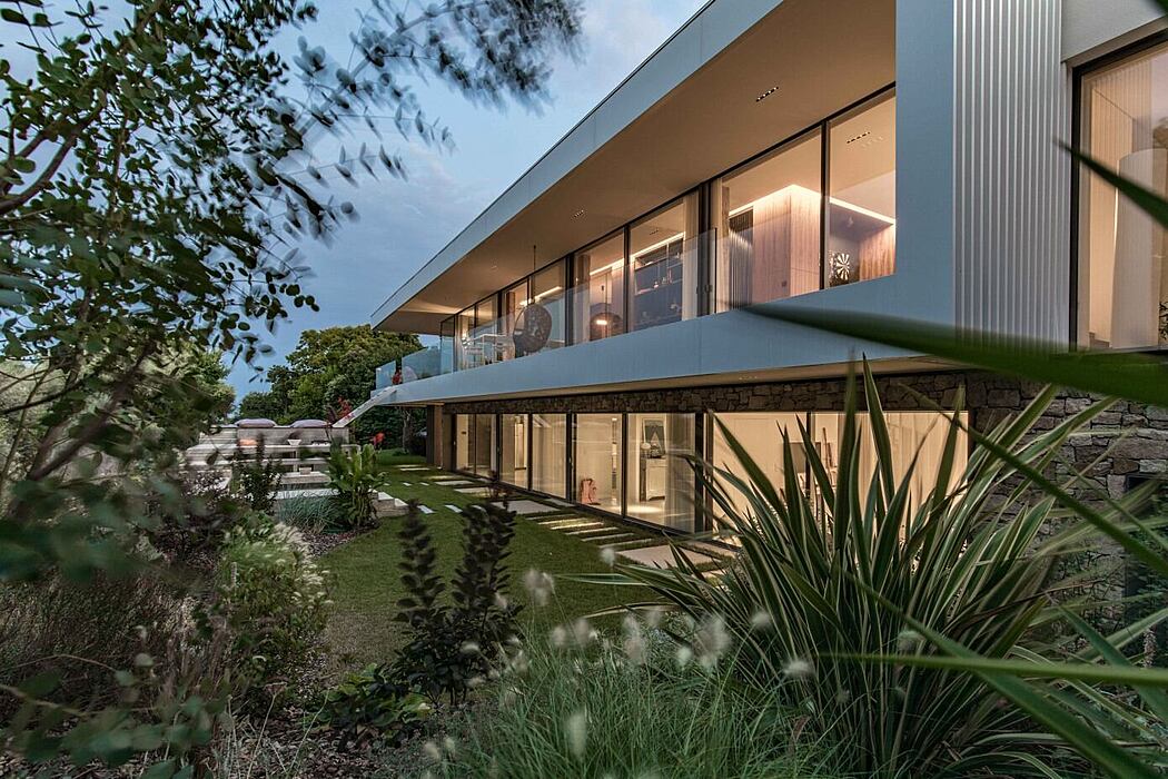 CML 的 House · 法国南部的悬浮式现代住宅丨法国蒙彼利埃丨Brengues Le Pavec-14