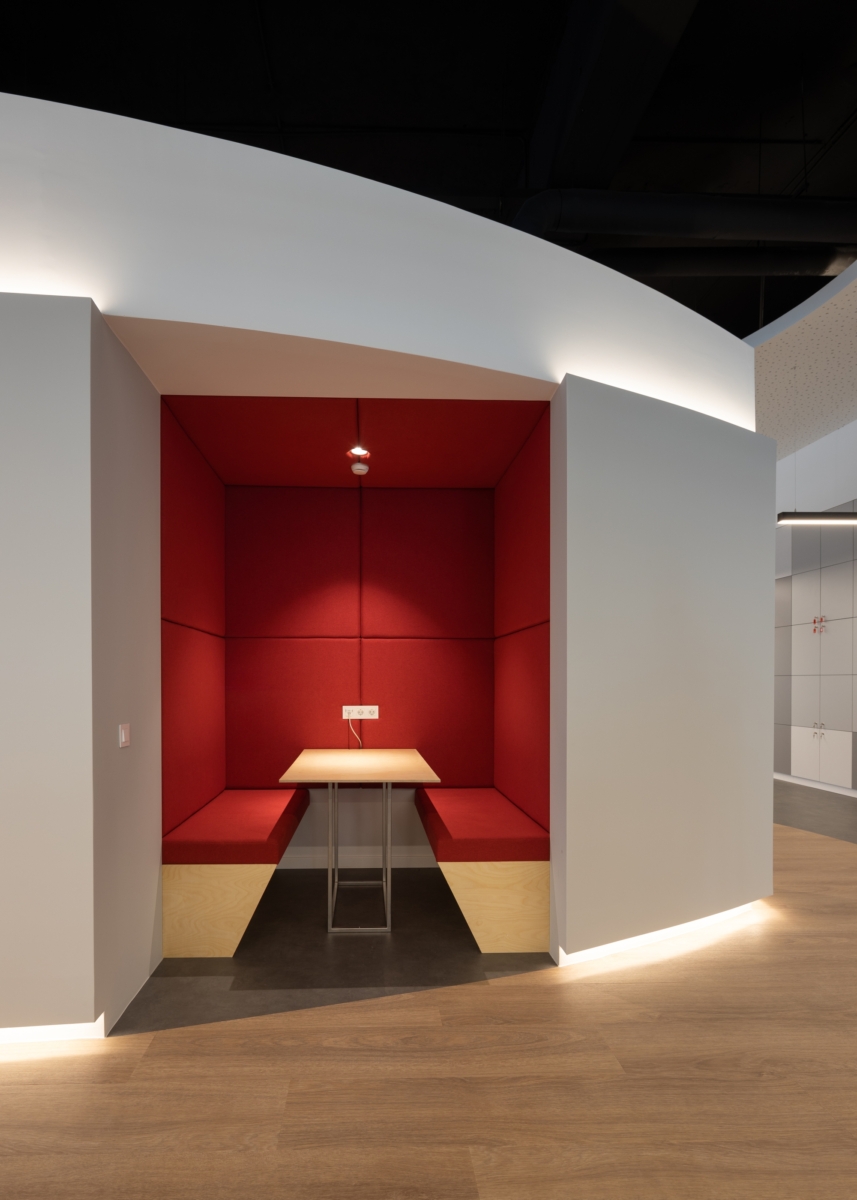 色彩斑斓的创意办公室 · CGI Offices  Lisbon丨葡萄牙里斯本丨DONE Design To Build-9