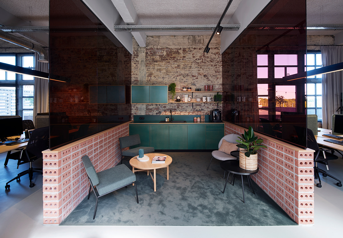 比利时 C-mine 园区 IT 公司共享办公空间设计-11