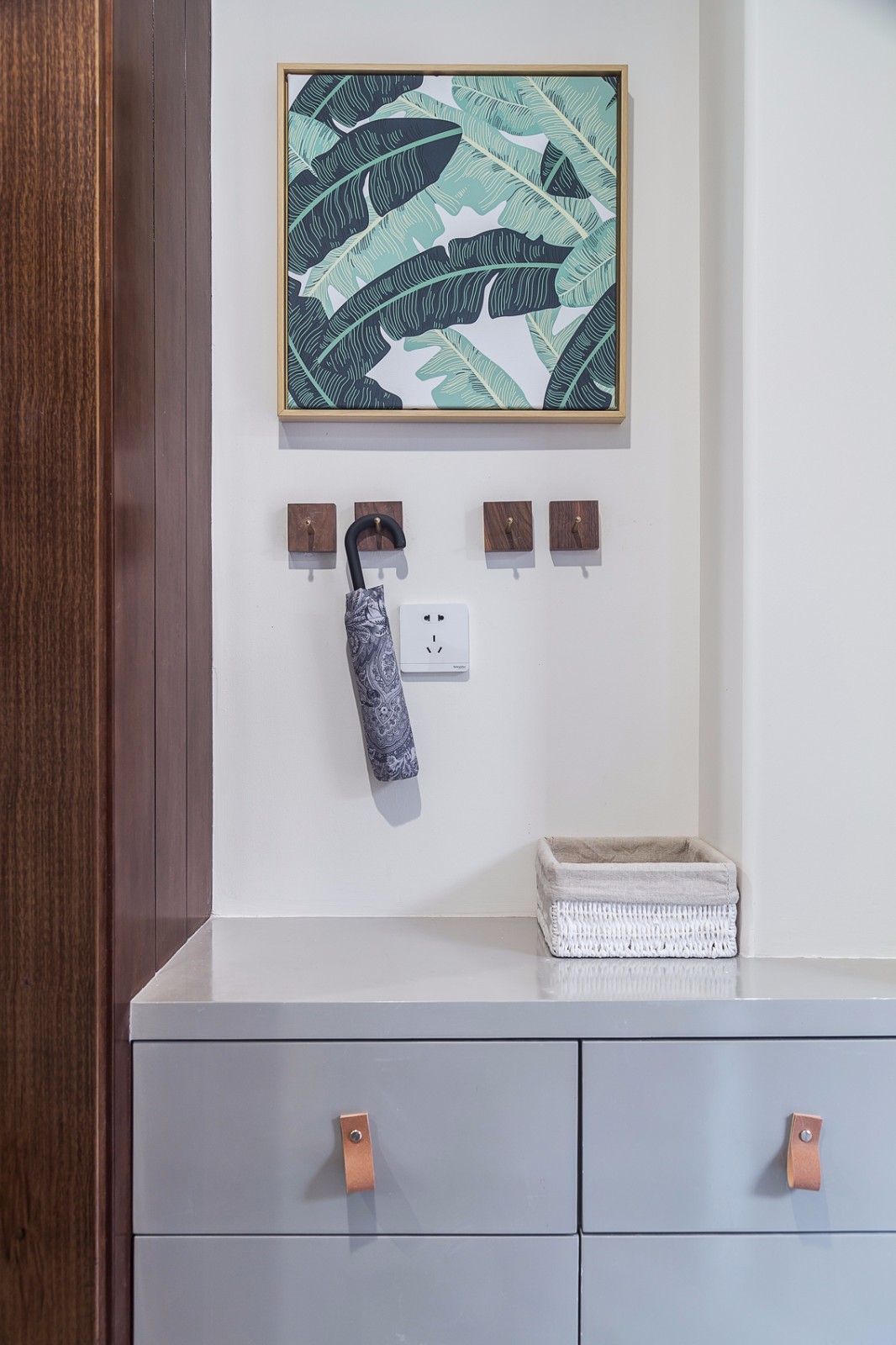 青城山下的现代简约之家-8