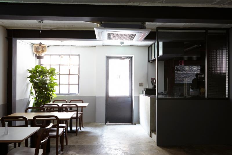 50 平小空间大改造 | 西班牙风格餐厅设计-2