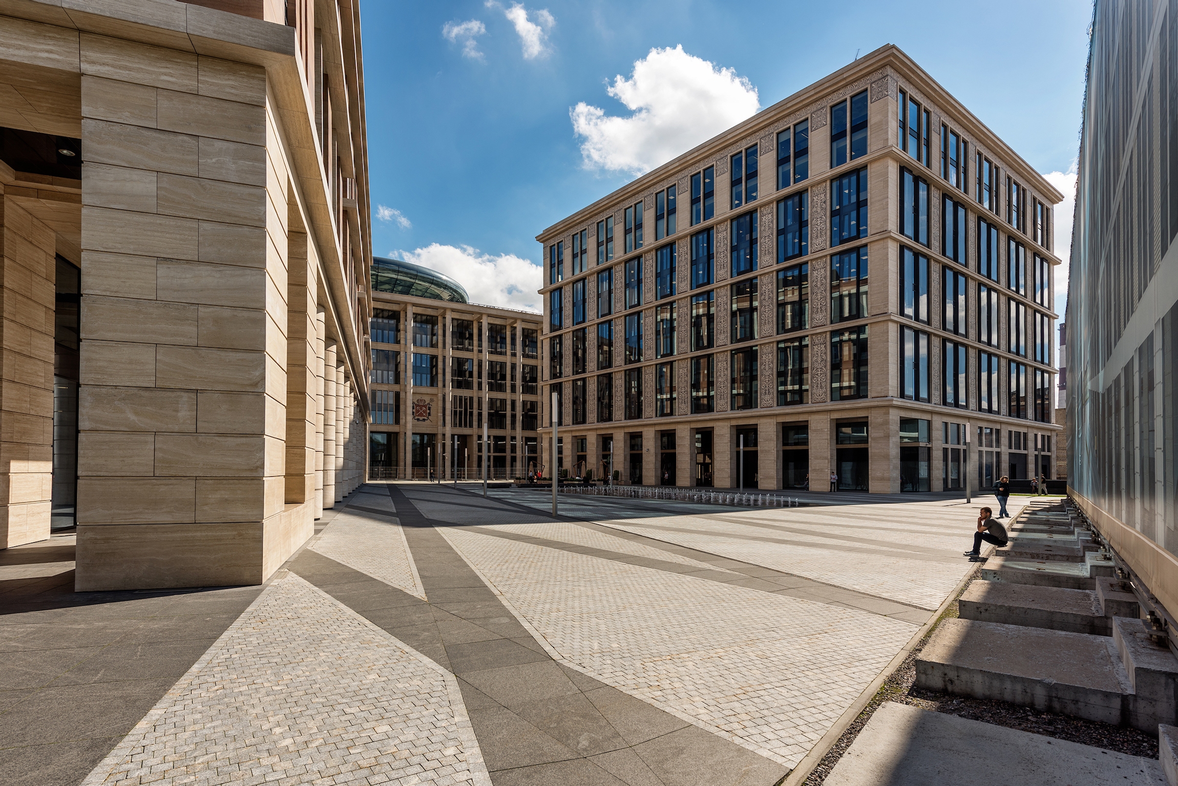 Àäìèíèñòðàòèâíûé è îáùåñòâåííî-äåëîâîé êîìïëåêñ «Íåâñêàÿ ðàòóøà»-30