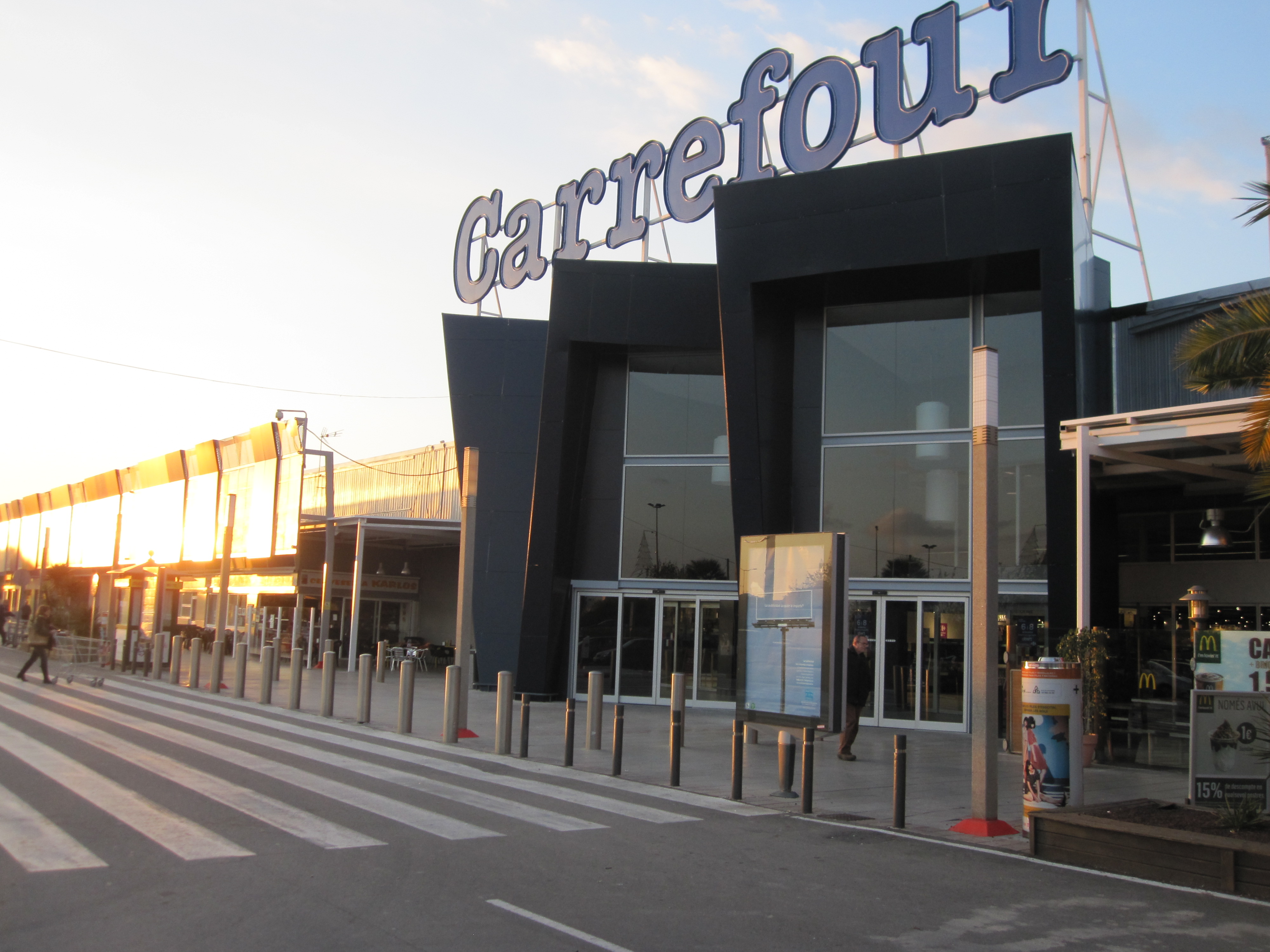 阳光下的购物中心复兴设计-6