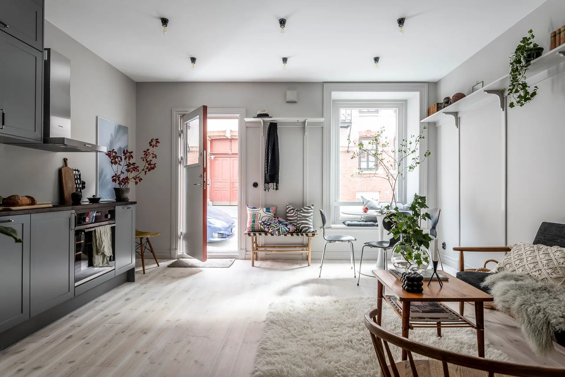 瑞典 1904 年建筑的 41m2 公寓改造 | 古典与现代的完美融合-5